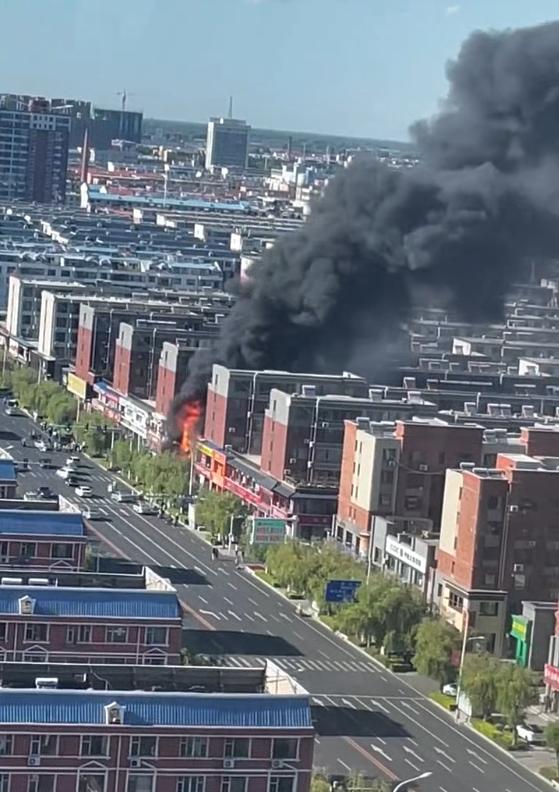 盈易点 吉林白城市一餐馆发生火灾, 有人员“拍玻璃呼救”? 当地应急部门回应